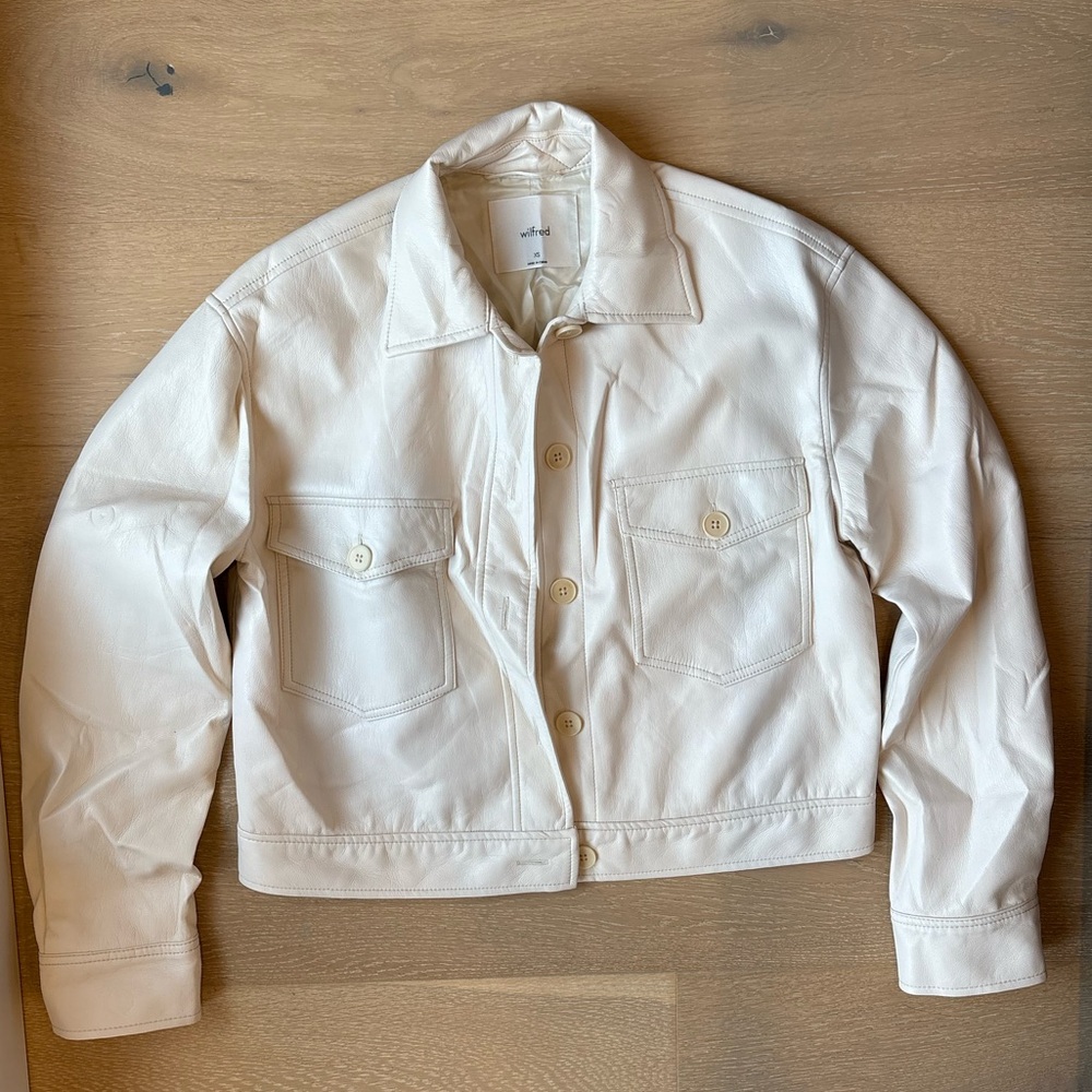 Aritzia Wilfred Autumn Faux Leather Cropped Shirt Jacket in scream